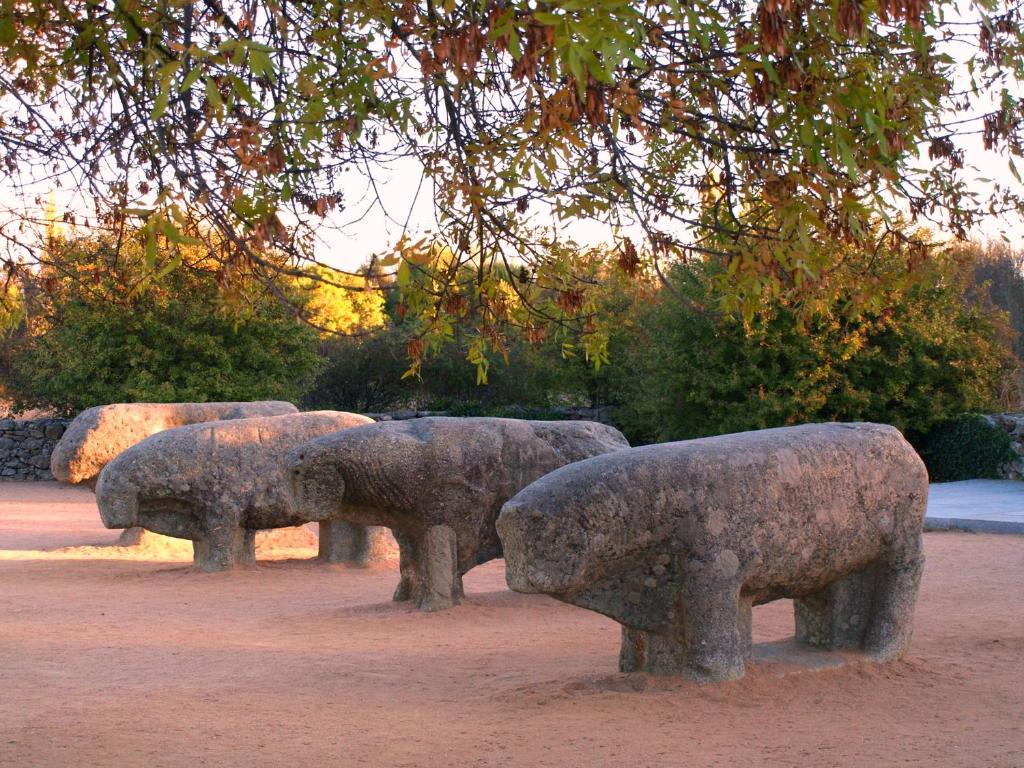 Toros De Guisando El Tiemblo Exterior photo